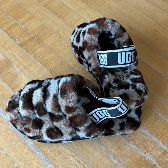 UGG Slippers - Picture 2 of 4